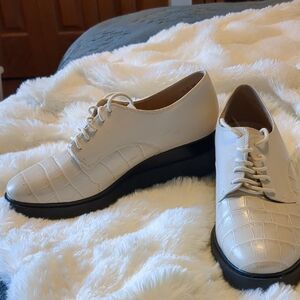 Naturalizer Cream Croc-Embossed Flats